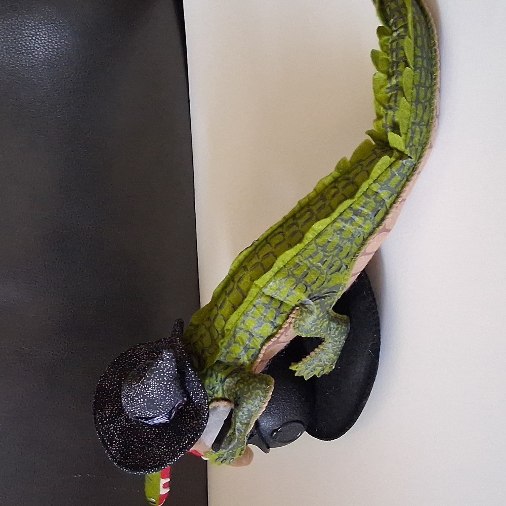 Annalee Halloween Crocodile Witch 2019 - Picture 3 of 11